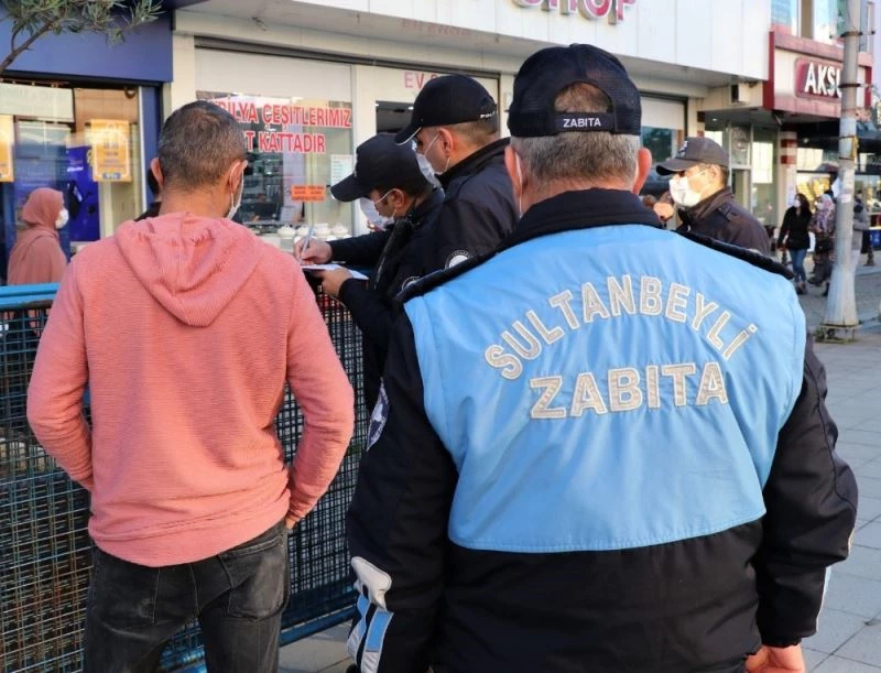 Sultanbeyli’deki meydanlarda drone ile sigara yasağı denetimi
