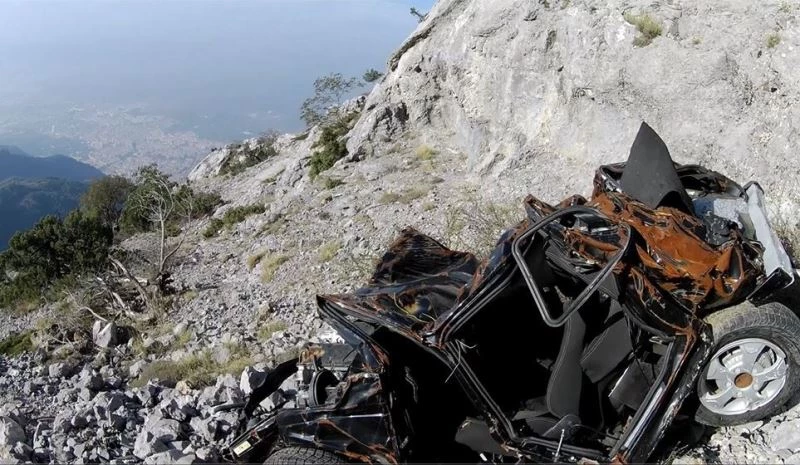 Spil’de kaderine terk edilen araçlar görüntülendi
