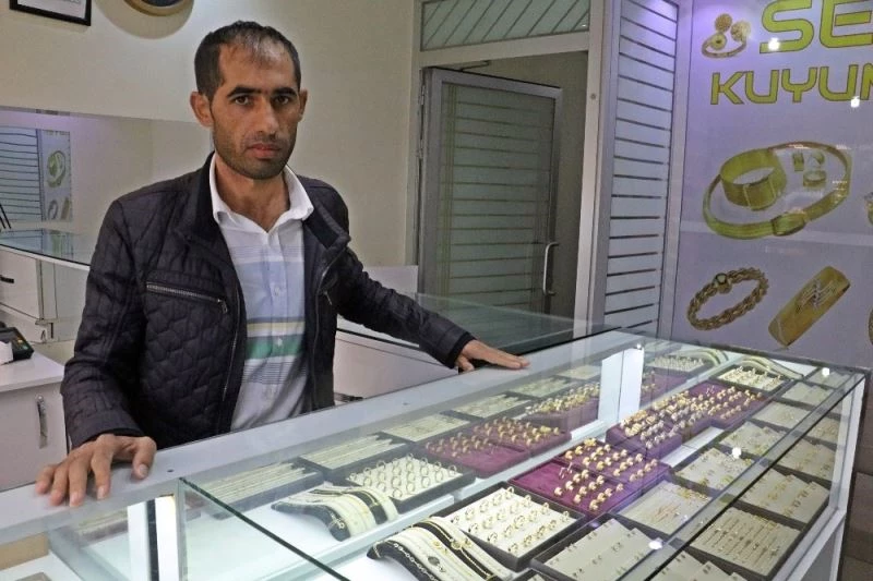1 yıl içerisinde iki kez silahlı soyguna uğrayan kuyumcu isyan etti: 