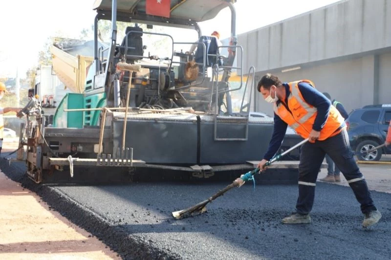 Yeşilova’yı rahatlatacak asfaltlama çalışmasını tamamladı
