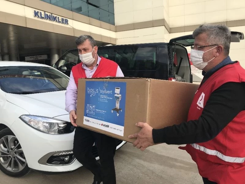 94 yaşındaki emekli öğretmen birikimi ile 5 solunum cihazı aldı
