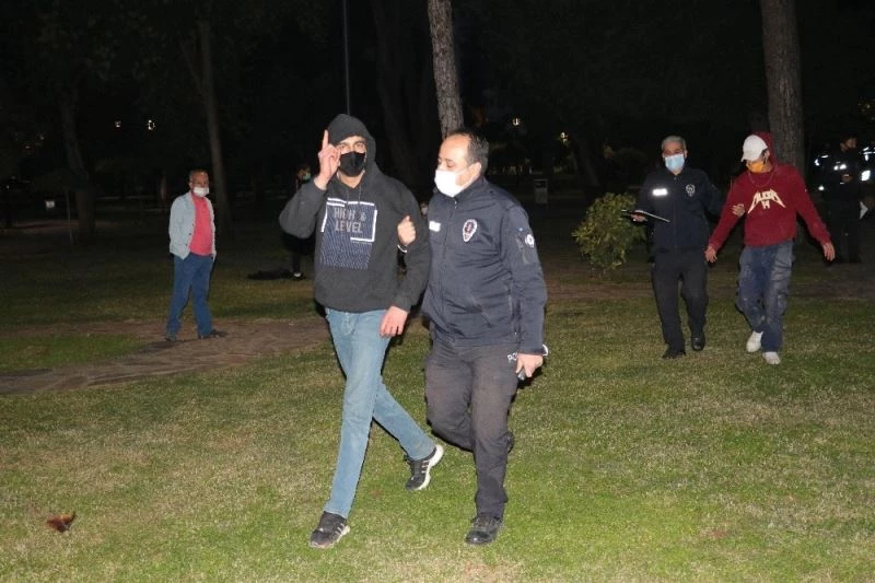 Parktaki gaspçıları güvenlikçiler etkisiz hale getirdi
