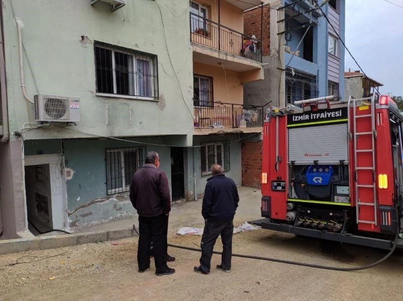 Alevlerden kaçmak için balkondan atladı
