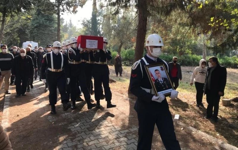 Silahının kazara ateş almasıyla hayatını kaybeden uzman çavuşun cenazesi defnedildi