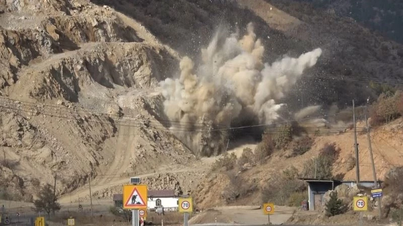 Tokat-Sivas kara yolunda patlatma
