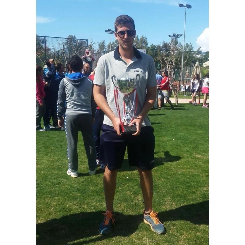 TIR’la çarpışan otomobilde ünlü tenisçi hayatını kaybetti
