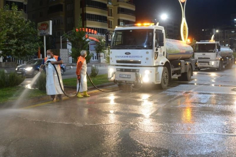 Malatya’da caddeler yıkanıyor
