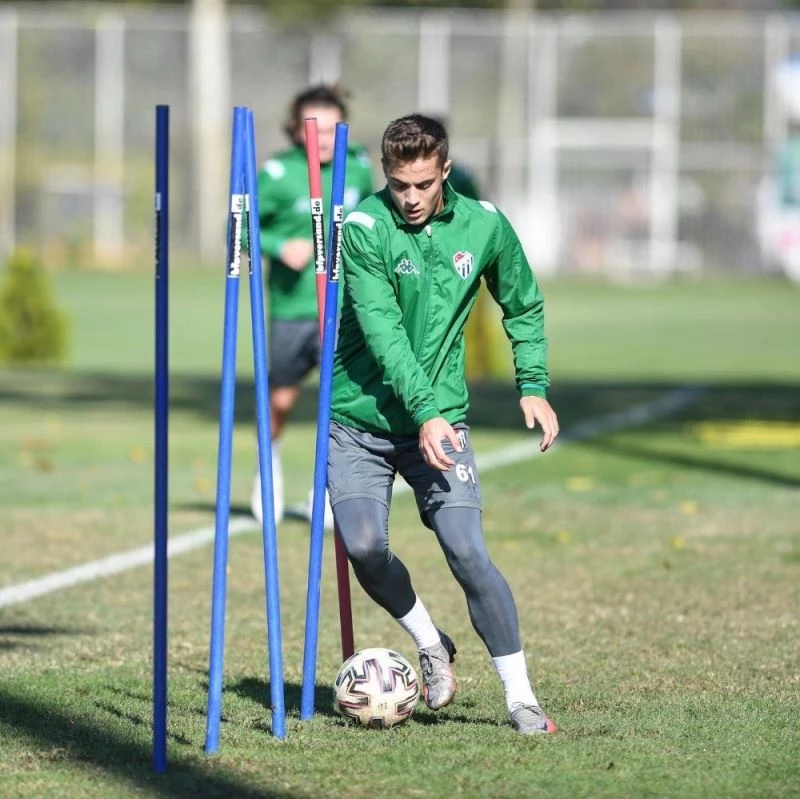 Bursaspor, Karşıyaka maçı hazırlıklarına Vakıfköy’de devam ediyor
