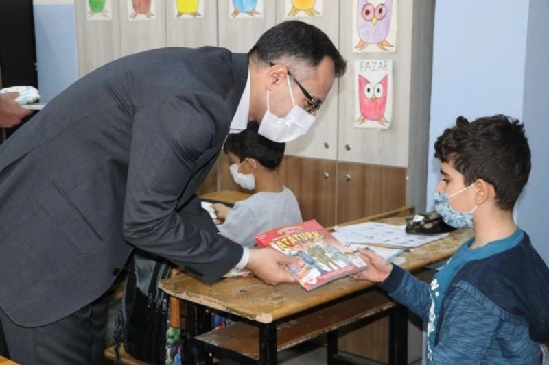 Kayapınar Belediyesi ‘İz bırakan şahsiyetleri’ gelecek kuşaklara tanıtıyor
