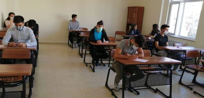 Bağlar Belediyesinden seyreltilmiş sınıflarda TYT-AYT kursu
