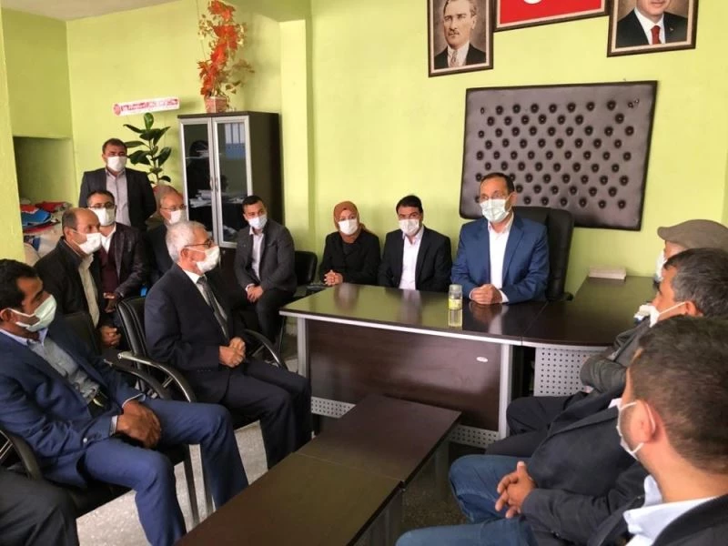 Başkan Dağtekin’den çiçeği burnunda başkana hayırlı olsun ziyareti
