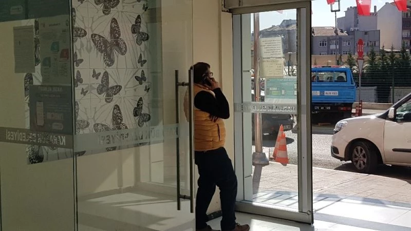 Karantinası bittiğini sanıp su faturası ödemeye gelince yakalandı
