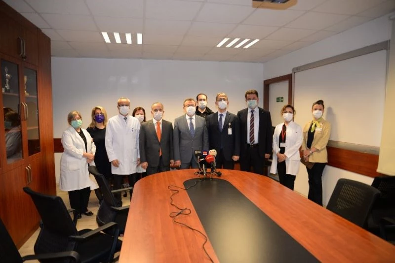 Yapay kalbini taktı, eşinin elini tutup tur attı
