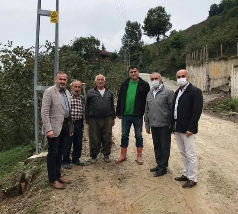 Yeni yapılan beton yolda araç kullanıp tahrip ettiler
