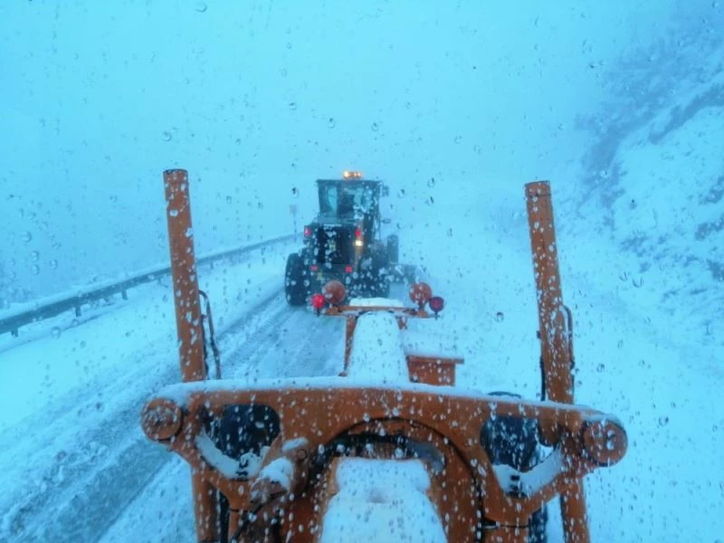 Alacabel mevkiinde kar yağışı
