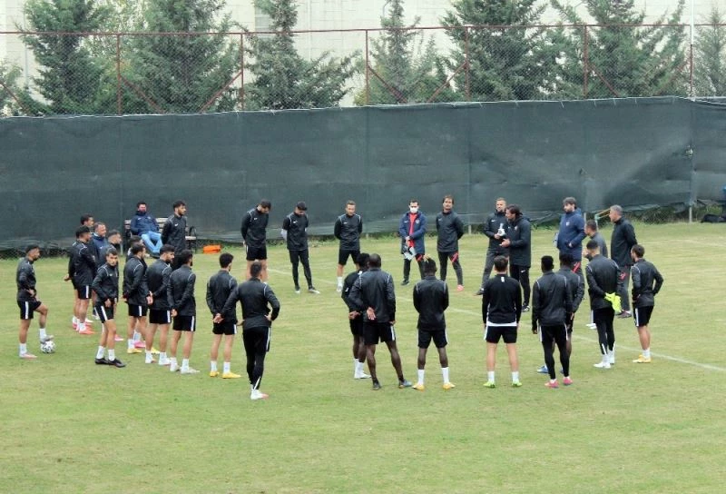 Ömer Erdoğan: “Hem fiziksel hem de oyun anlamında üzerine koymaya çalışıyoruz”
