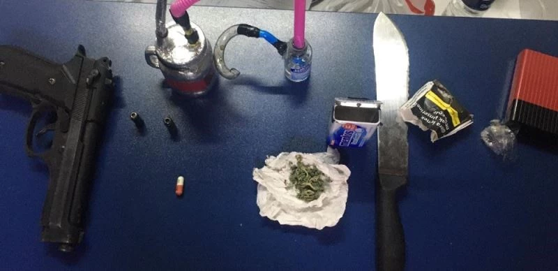 Durdurulan araçlarda uyuşturucularla yakalandılar: 5 gözaltı
