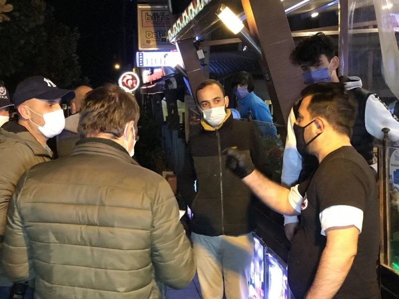 Bursa’da kısıtlamanın ilk dakikalarında polis ekiplerinden denetim
