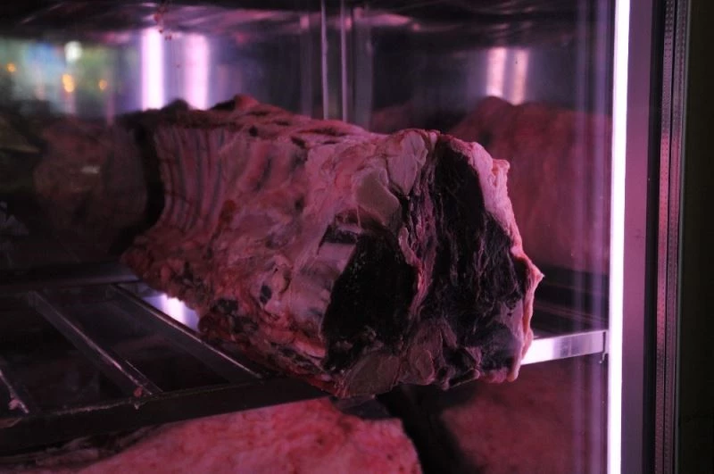 Kuru dinlendirme uygulanan etlerde paket servis hizmeti
