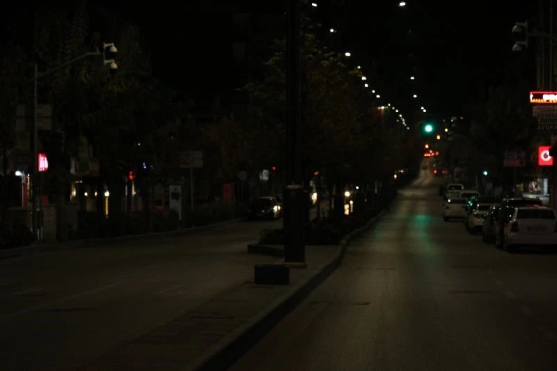 Kırşehir’de, sokaklar ve meydanlar boşaldı
