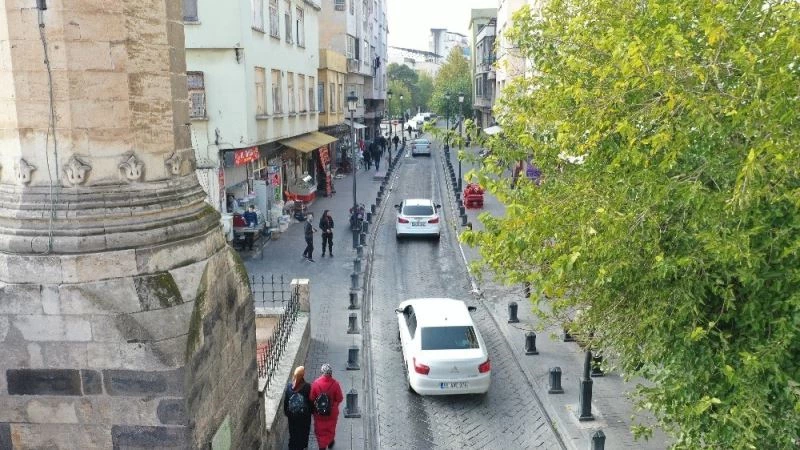 Büyükşehir’den Hamdi Kutlar Caddesi’nde onarım çalışması başlatıyor
