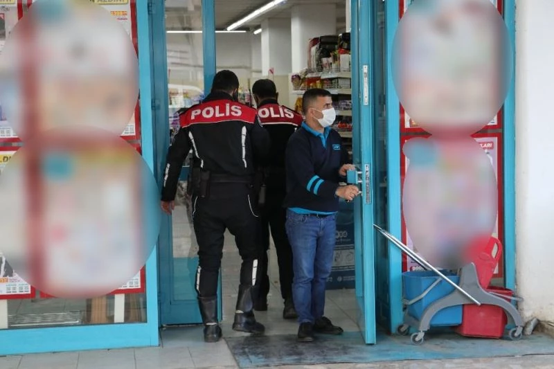Markete silah ve bıçaklı gasp girişimini kasiyer engelledi
