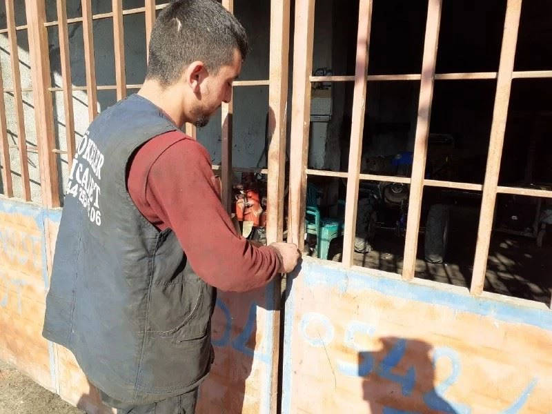 Sokağa çıkma yasağını yanlış anlayan sanayi esnafı işyerlerini açmadı
