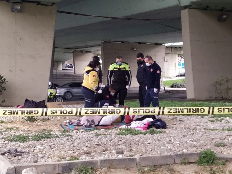 Topkapı’da köprü altında ceset bulundu
