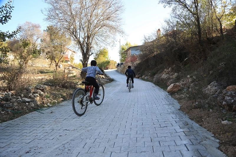 Akçapınar’ın sokakları yenilendi

