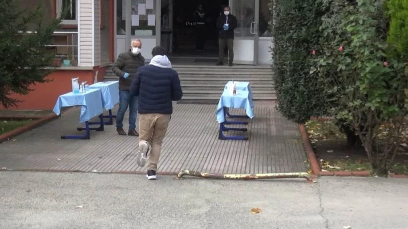 Bartın’da sınav maratonu: Kimisi geç kaldı, kimisi yanlış okula geldi
