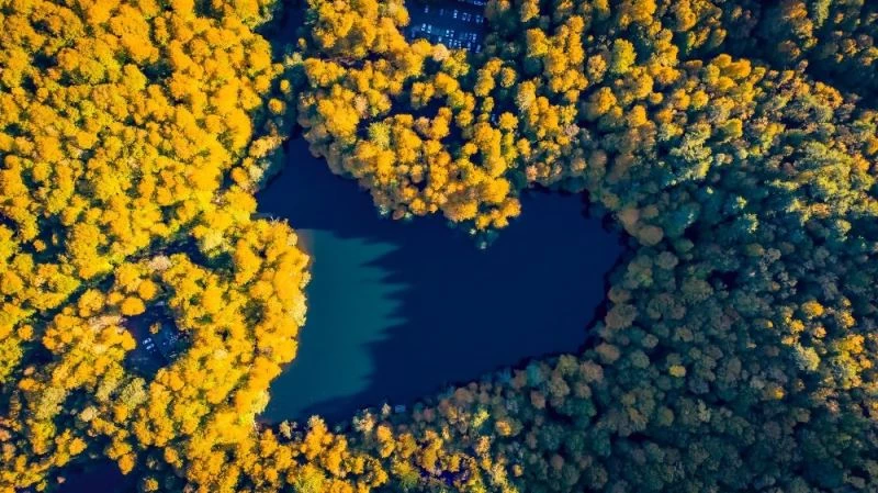 (Özel) Kalp şeklindeki göl böyle görüntülendi
