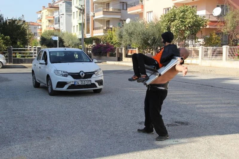 ‘Mıknatıs Adam’ yetenekleriyle sınır tanımıyor
