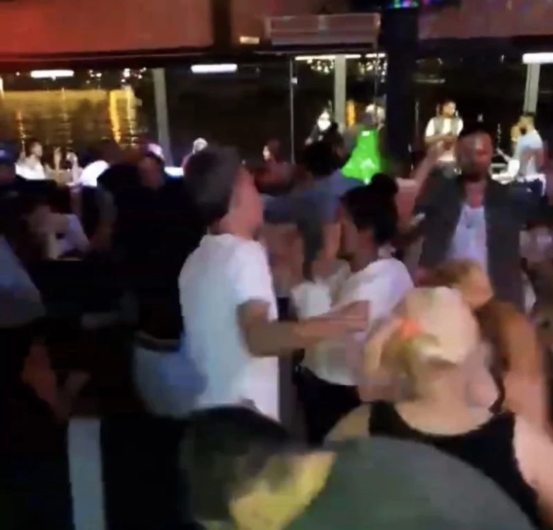 Eğlence mekanına dönüştürülen evde 15 kişi suçüstü yakalandı
