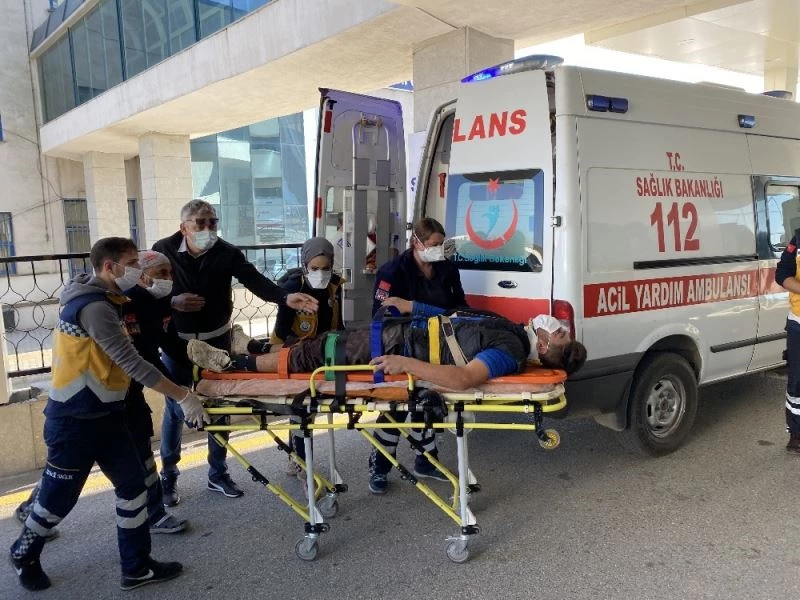 Hasta sedyesinde, kaza yaptığı arkadaşını sordu: “Durumunu söyleyin Allah aşkına”
