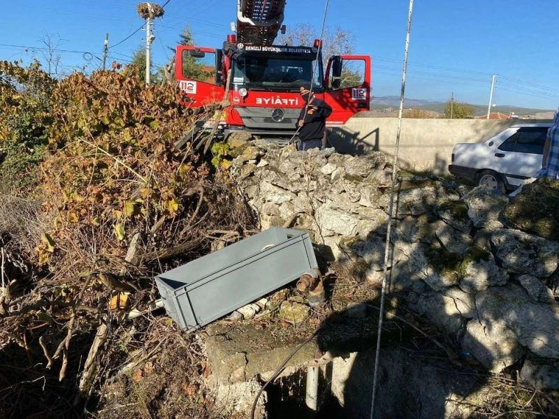 Küçükbaş hayvan 5 metrelik kuyudan itfaiye tarafından kurtarıldı
