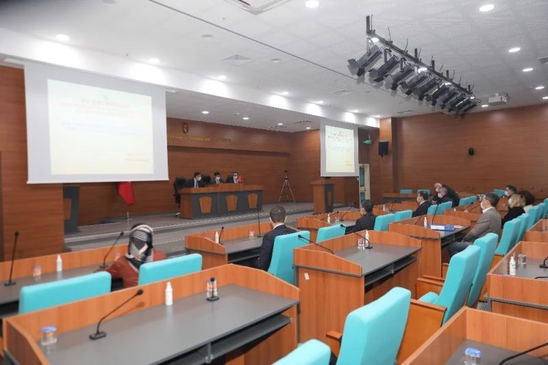 Burdur Valisi Arslantaş, jeotermal etüt çalışmasıyla ilgili brifing aldı
