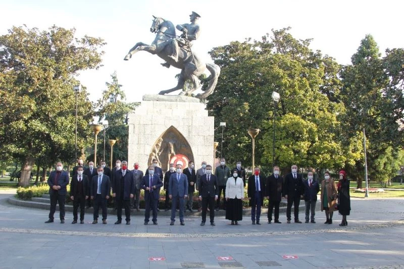 Müdür Esen: “İnsanlığın en masum yanını işleyen öğretmendir”
