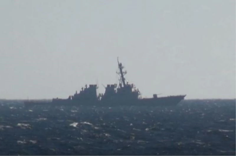 Japon Denizi’nde Rus savaş gemisi, ABD savaş gemisini uzaklaştırdı
