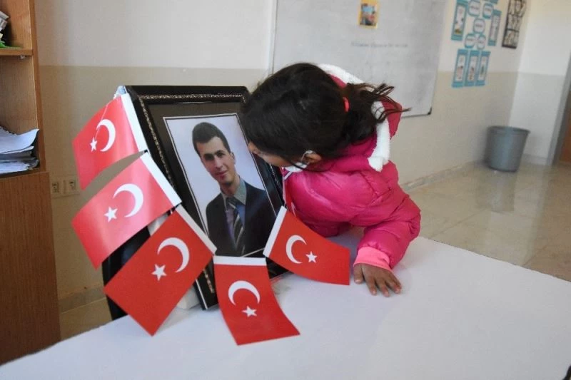 (Özel) Şehit Necmettin öğretmenin okulunda sevinç ve hüzün bir arada yaşandı

