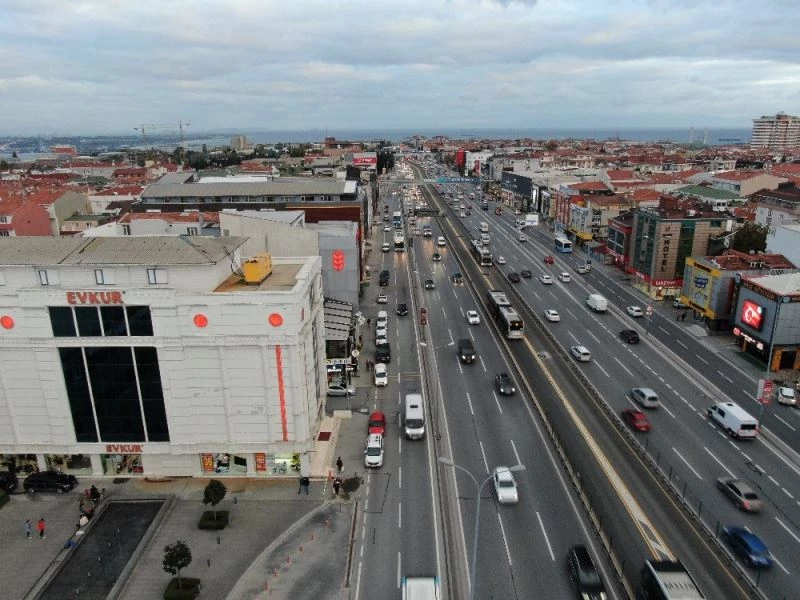 (ÖZEL) E-5 karayolu gece gündüz otoparka döndü
