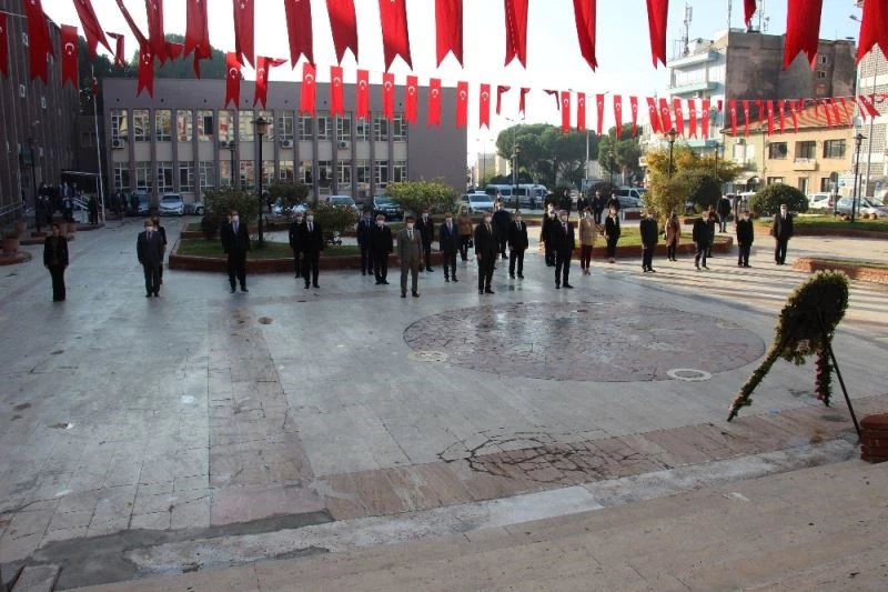 Öğrenciler olmayınca öğretmenler günü buruk kutlandı
