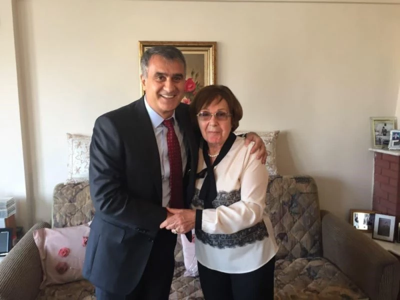 Şenol Güneş ilkokul öğretmenini ziyaret etti
