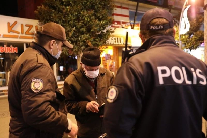 Sakarya’da sokak kısıtlamasını delenlere 129 bin lira para cezası kesildi
