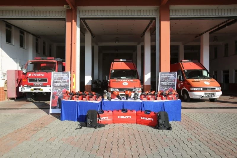 Kocaeli itfaiyesine kurtarma malzemesi desteği yapıldı
