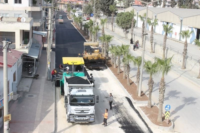 Karacailyas’ta alt yapı ve üst yapı çalışmaları birlikte yürüyor
