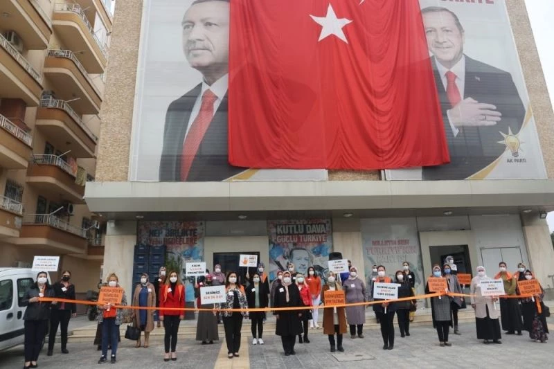 AK Parti’li kadınlar, şiddete karşı ‘Sesimizi sen de duy’ dedi
