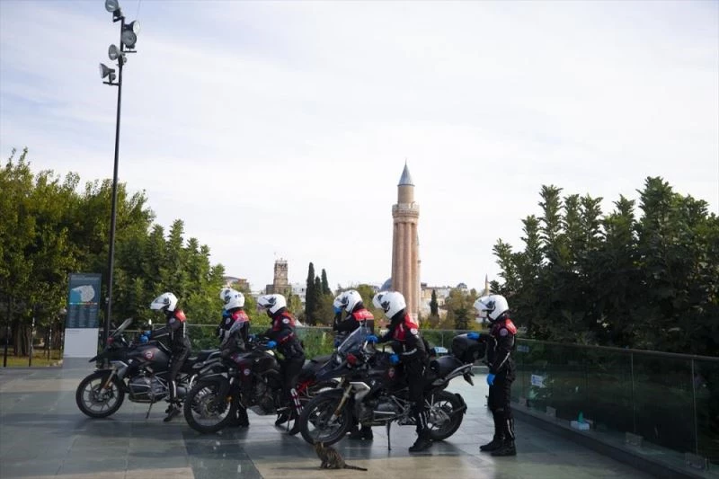 Elektronik kelepçe şiddet mağduru kadını hayata bağlıyor