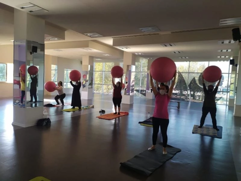 Kepezli kadınlar güne sporla başlıyor
