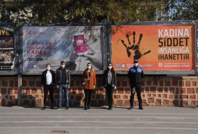 Cizre polisi kadınları bilgilendirip KADES’i tanıttı
