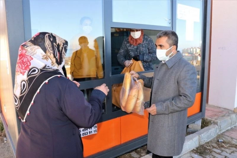 Başkan Say, halk ekmek satışını yerinde inceledi
